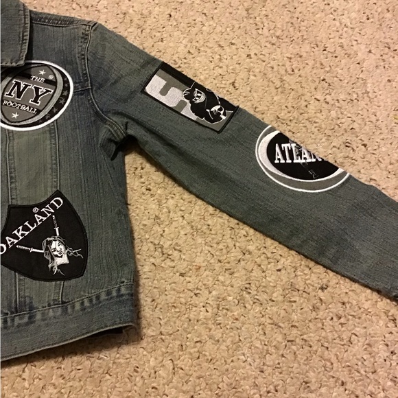 LE MORE FOOTBALL PATCH JEAN DENIM JACKET WOMENS MED EUC PHILA CHICAGO OAKLAND EY - Picture 3 of 6